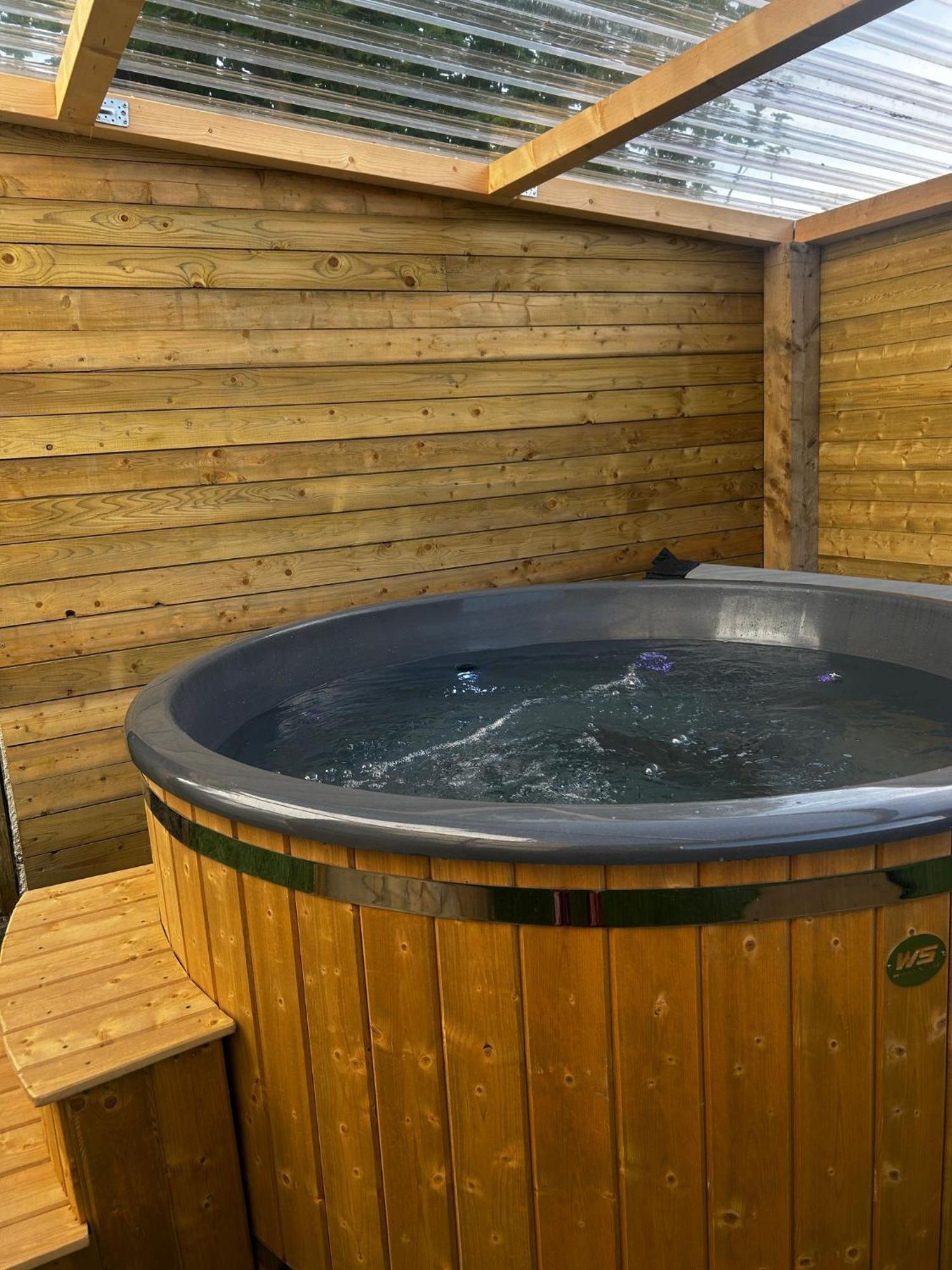 The Alpaca Farmhouse With Hot Tub And Alpaca Experience Included Dromara Exteriér fotografie